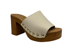 Sandalo con tacco in PELLE MARTELLATA BIANCA e borchie oro